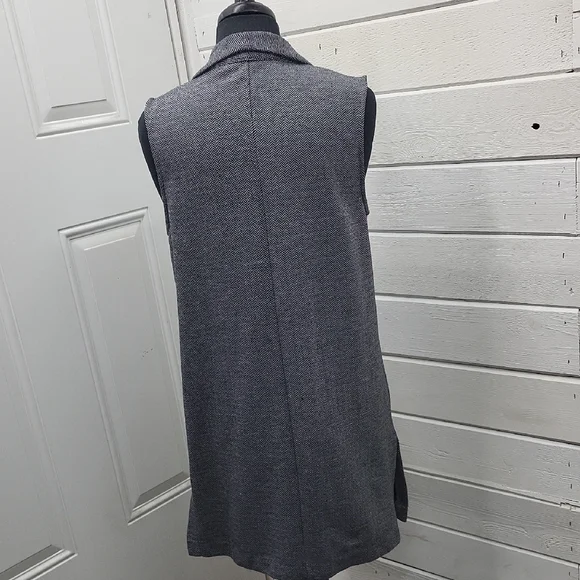 Simons Black and White Herringbone Knit Vest - Picture 3 of 4